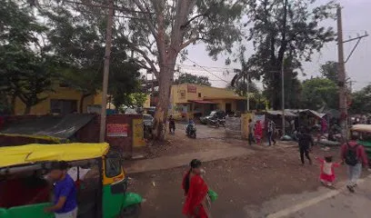 Idhr police hoti hai