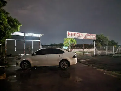 MotoGeek The Car Garage