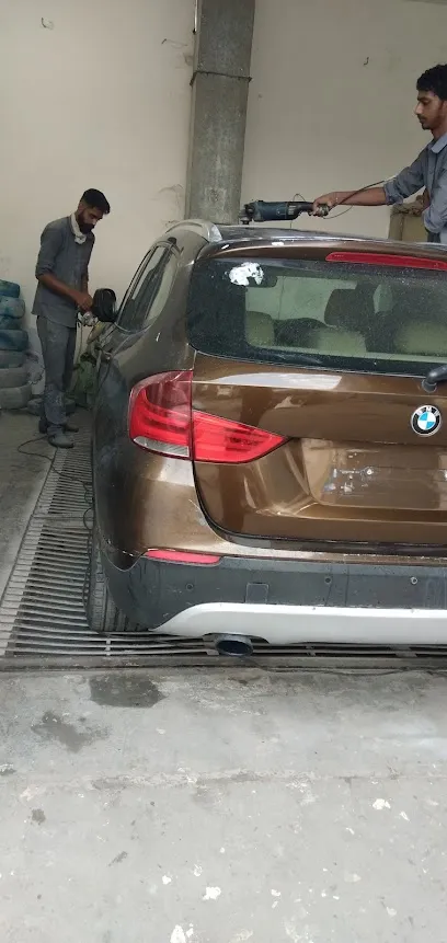 New Delhi Motor Khanna