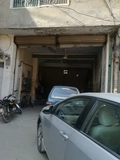 Qadri Younis Auto