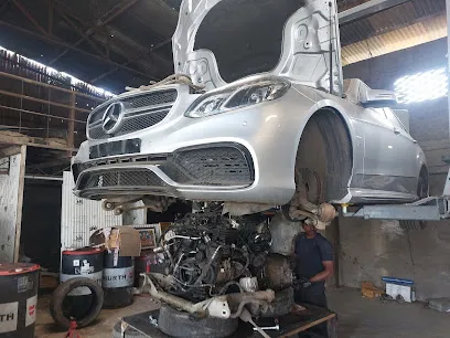UNIVERSAL CAR