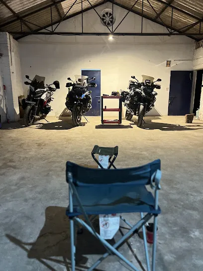 WRENCH MEN GARAGE