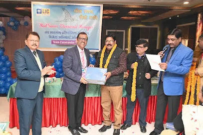 LIC Agent Varanasi