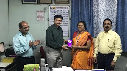 LIC insurance agent and General insurance agent - Meena oswal