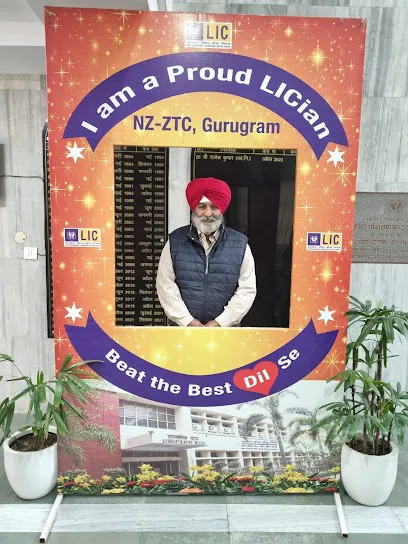 Lic of India Amritsar life Insurance group and Gratuity Schemes Ranjit Avenue near mk hotel Amritsar