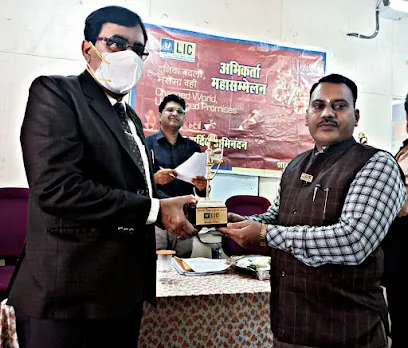 Rakesh Kumar Malviya lic