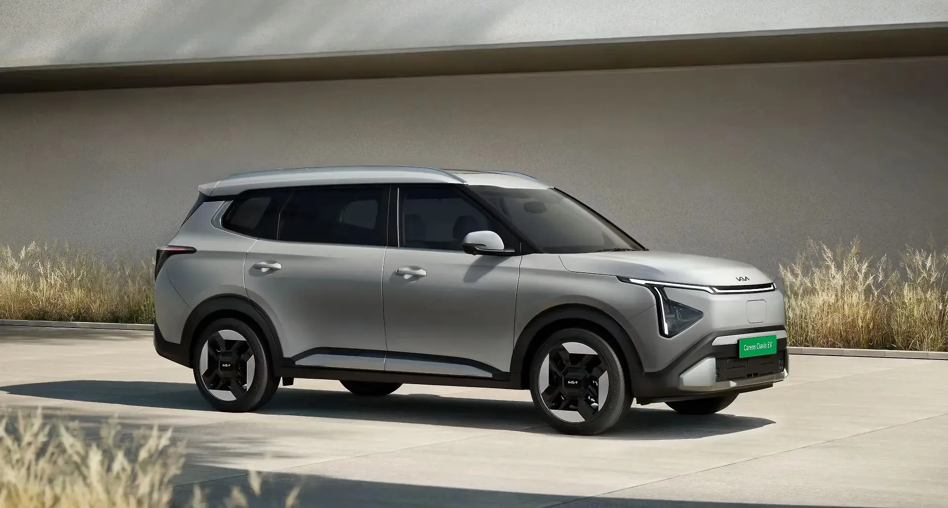 2025 Kia Carens Clavis EV vs Hyundai Creta Electric - Key Differences Explained
