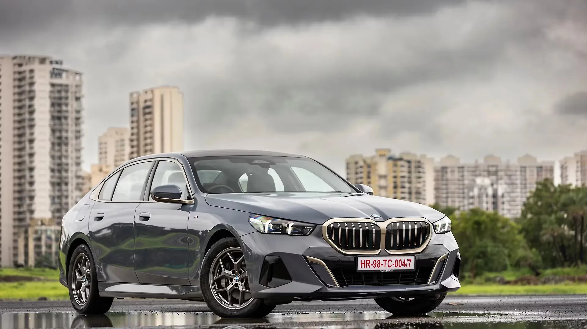 BMW 5 Series Now Comes with 19-Inch Alloy Wheels as Standard