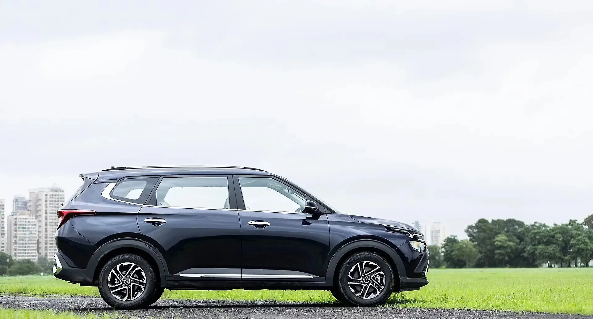 Kia Carens Clavis EV: Variant Details and Colour Options
