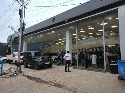Mahindra Saini Commerce - SUV & Commercial Vehicle Showroom