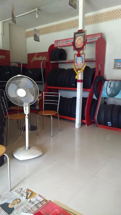 MRF TYRE SHOWROOCEAT TYREM GANKI