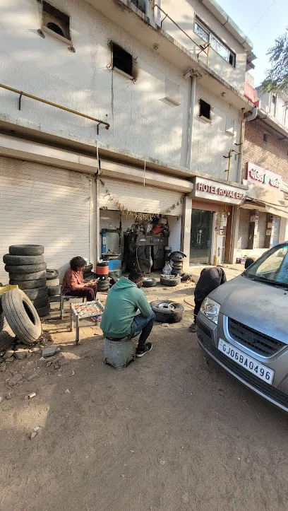 Rajubhai puncture repair