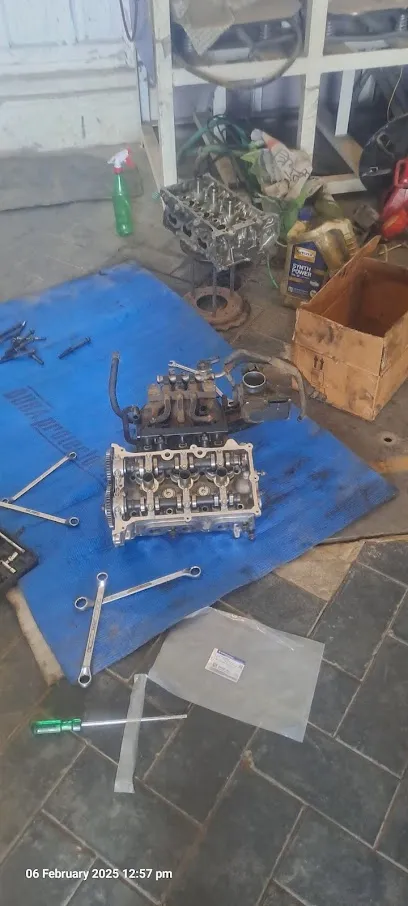 RoadLine Motors multi car and luxury car Repairing Garage