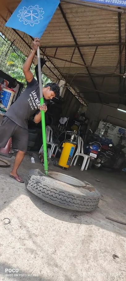 Smart Tyre House.Tyre,Puncture Work &Two Wheeler Mechanical....