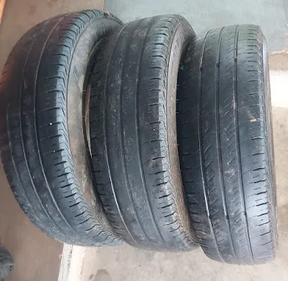 S.M.Tyres, Padinharathara