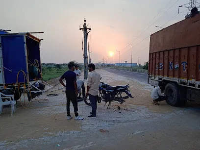 Tyre Panchar Service ( कही भी कभी भी चलती फिरती दुकान)