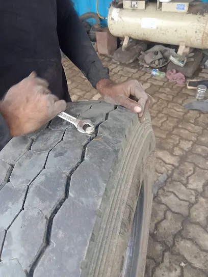 Tyre pancher