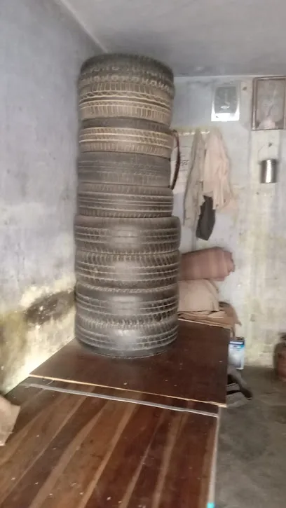 Umar tire pincher