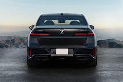 7 Series Exterior image