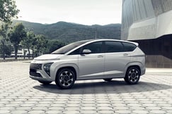 Hyundai Stargazer Front Left Side