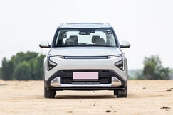 Kia Carens Clavis Front View