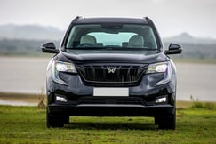 Mahindra XUV700 Front View