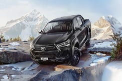 Hilux Attitude Black Color