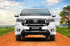 Innova Crysta Exterior image